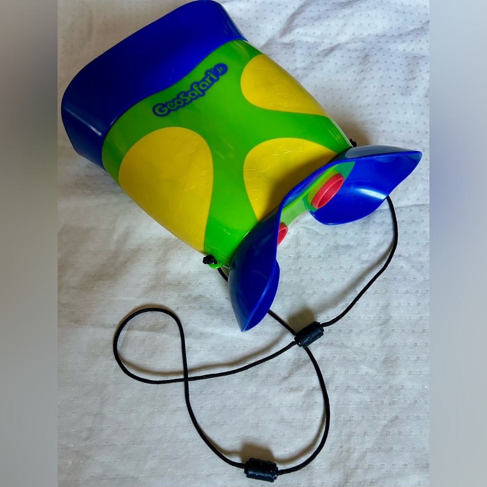 GeoSafari jr Binoculars